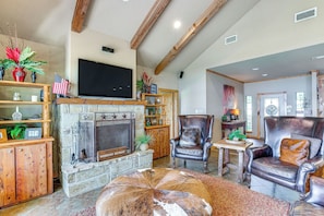 Interior - Views & Private Dock: Lakefront Eustace House! (Eustace)