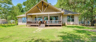 Views & Private Dock: Lakefront Eustace House!