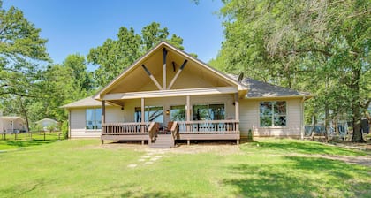 Views & Private Dock: Lakefront Eustace House!
