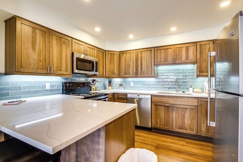 Hot Tub Access: Bright Breckenridge Condo