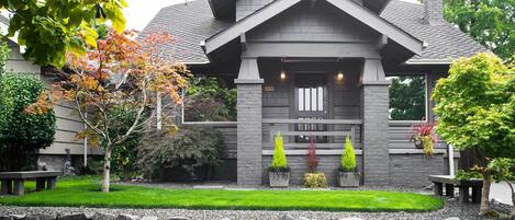 House (4 Bedrooms) | Front of property