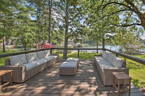 Deck, Fire Pit: Waterfront Lake Hamilton Home