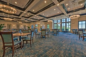 Dining - Bradenton Condo w/ Resort Pool, 9 Mi to Dwtn! (Bradenton)