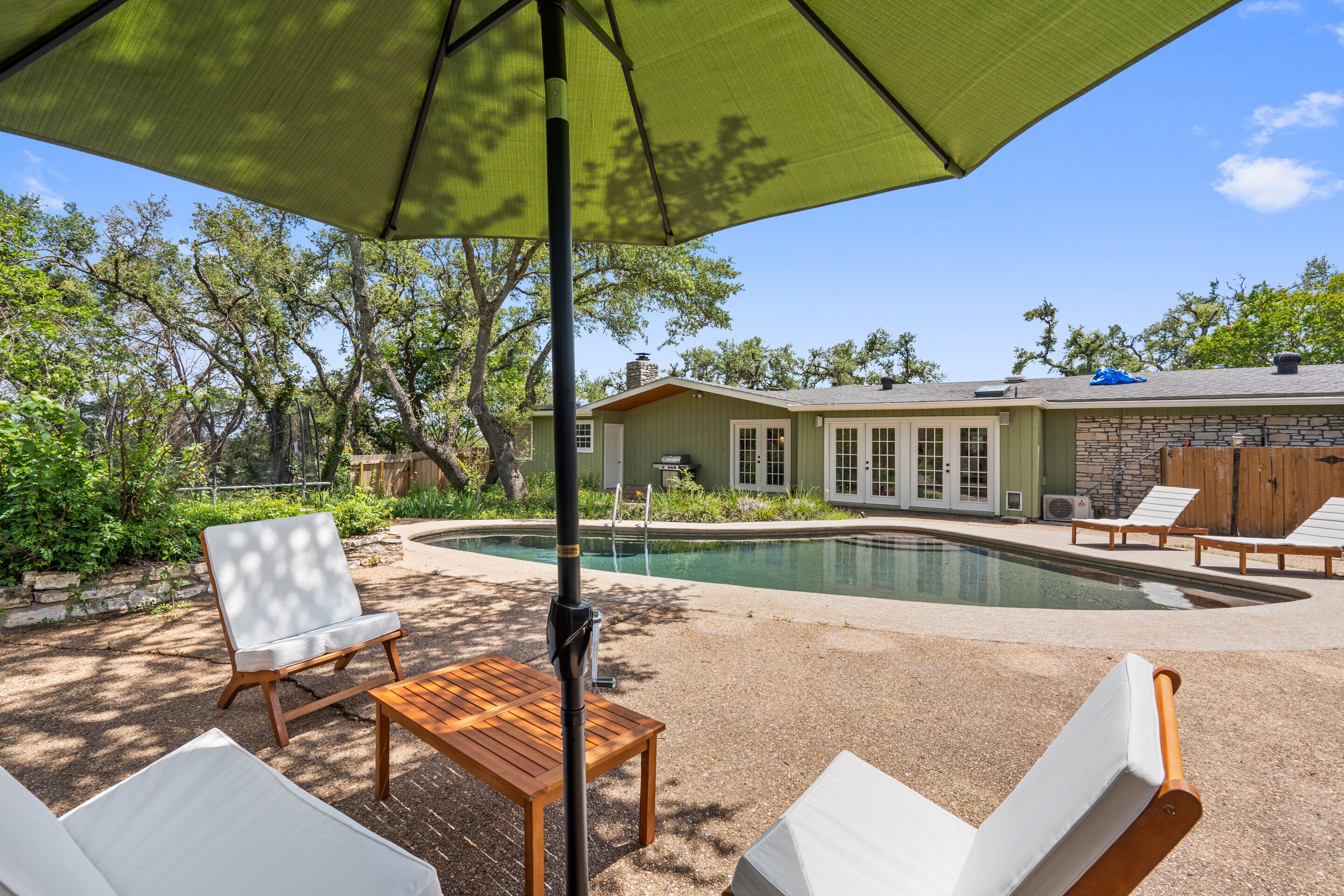 Ranch-like 3 BRDM Home with Backyard Pool & Sauna