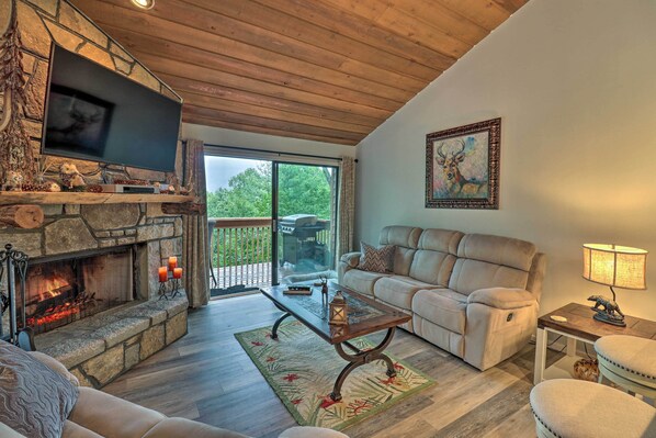 TV, fireplace, books - Alpine Getaway w/ Grill: Walk to Lake! (Cashiers)
