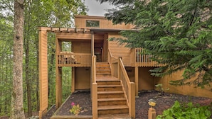 Unclassified image, 4 of 48, button - Alpine Getaway w/ Grill: Walk to Lake! (Cashiers)