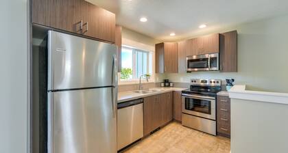 Modern Apt - 7 Mi to St. Anthony Sand Dunes!