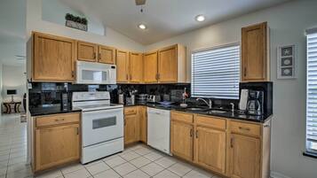 House (4 Bedrooms) | Interior