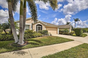 House (4 Bedrooms) | Interior - Saltwater Pool, Spa & Lanai: Bradenton Home (Bradenton)