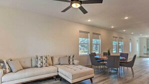 Living area - Denison Vacation Home Near Downtown! (Denison)