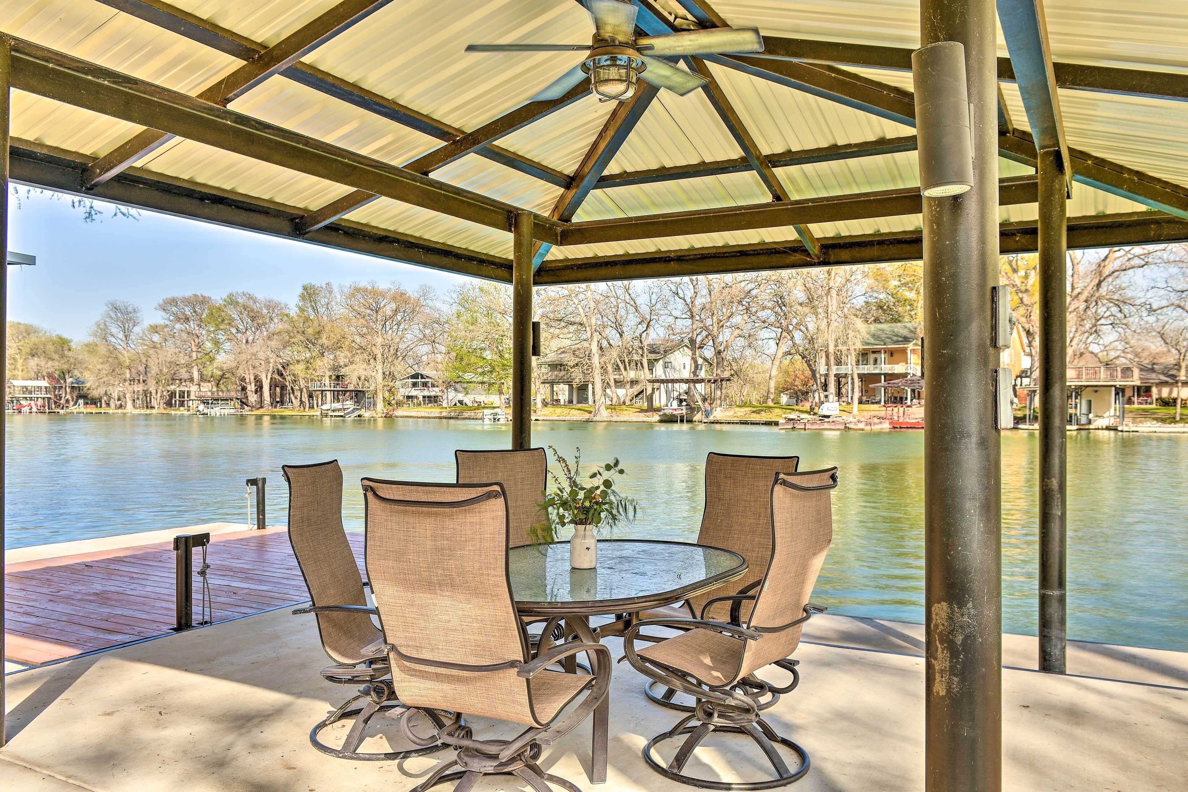 Nhà (4 Bedrooms) | Khu ẩm thực ngoài trời