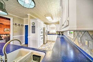 House (4 Bedrooms) | Interior