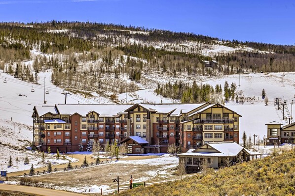 Apartment (2 Bedrooms) | Interior - Ski-in/ski-out Access: Mtn-view Granby Condo! (Granby)