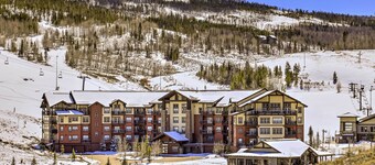 Ski-in/ski-out Access: Mtn-view Granby Condo!