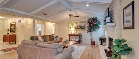House (3 Bedrooms) | Interior