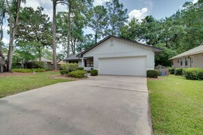 House (3 Bedrooms) | Interior - Getaway < 9 Mi to Historic Downtown Ocala (Ocala)