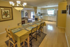 House (5 Bedrooms) | Interior