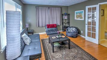 House (5 Bedrooms) | Interior