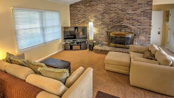 House (5 Bedrooms) | Interior