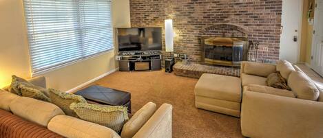 House (5 Bedrooms) | Interior