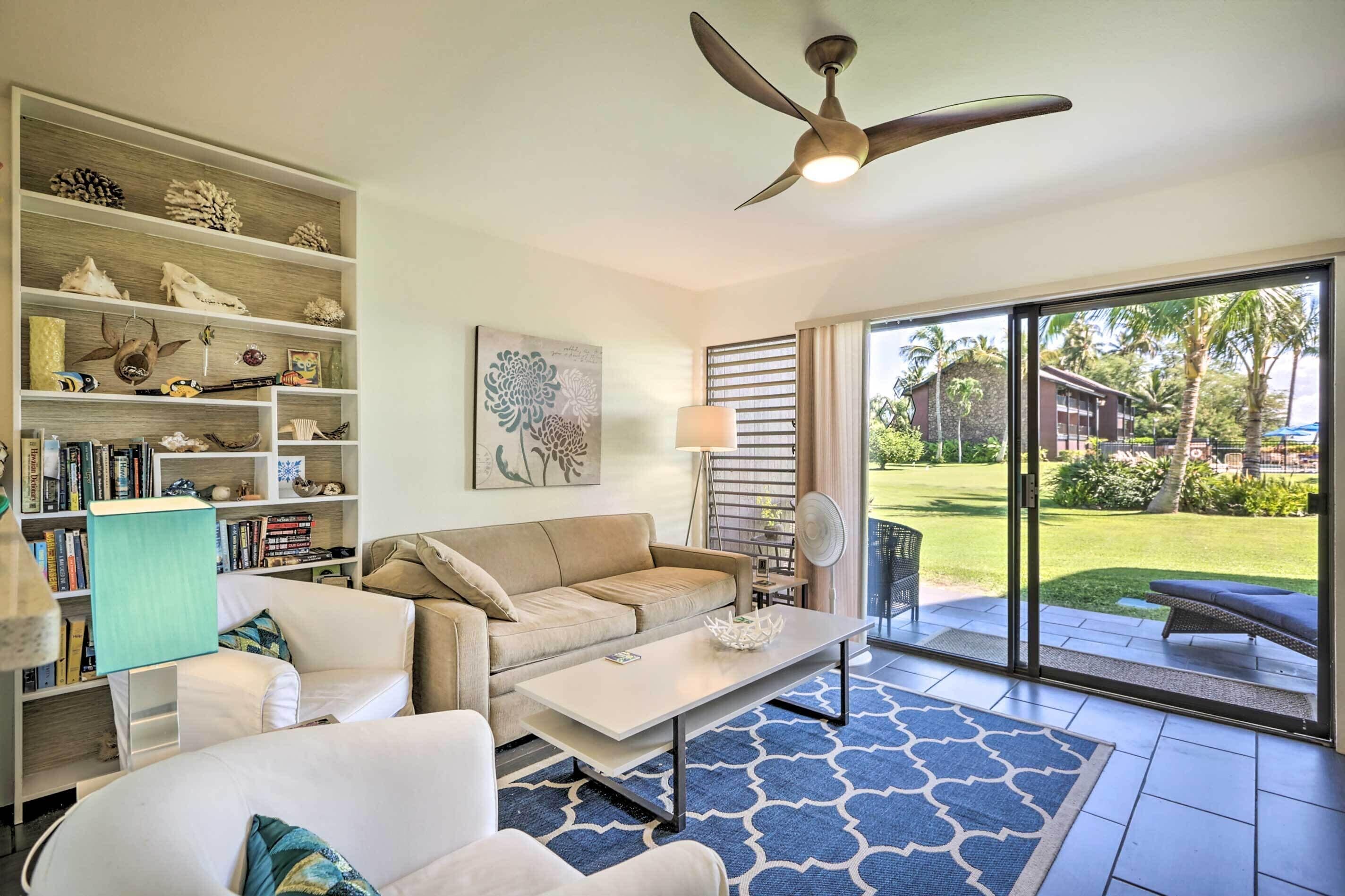 Apartment (1 Bedroom) | Living area | Books