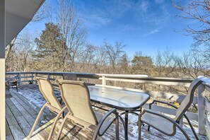 Interior - Massanutten Retreat w/ Double Deck & Mtn View! (McGaheysville)