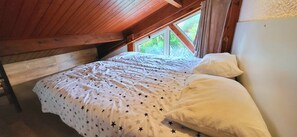 4 bedrooms, iron/ironing board