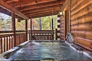 House (1 Bedroom) | Interior - Smoky Mountain Log Cabin: 7 Mi to Gatlinburg! (Sevierville)