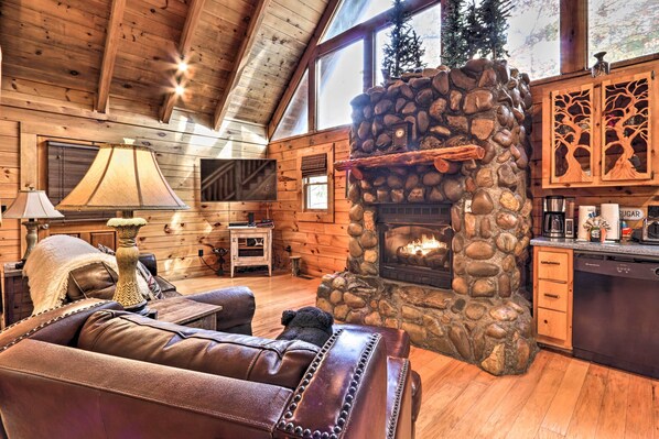 Interior - Smoky Mountain Log Cabin: 7 Mi to Gatlinburg! (Sevierville)