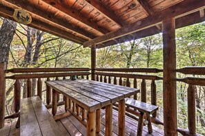 Interior - Smoky Mountain Log Cabin: 7 Mi to Gatlinburg! (Sevierville)