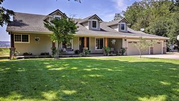 ุงูู
ูุดุฃุฉ ู
ู ุงูุฎุงุฑุฌ