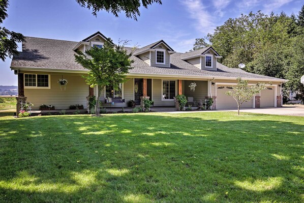 House (5 Bedrooms) | Exterior