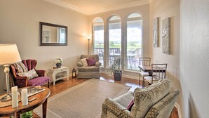 A living room with a fireplace, a dining area with a table and chairs, and a view of the outdoors through large windows. - Mcminnville Wine Country Home w/ Hot Tub + Deck (McMinnville)