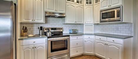 House (5 Bedrooms) | Interior