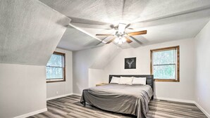 Room - 2-story Apple Valley Home w/ Yard + Deck! (Howard)