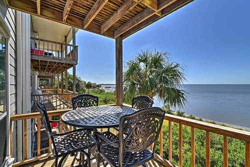 Beachfront Cedar Key Condo w/ Pool, Spa & Views!