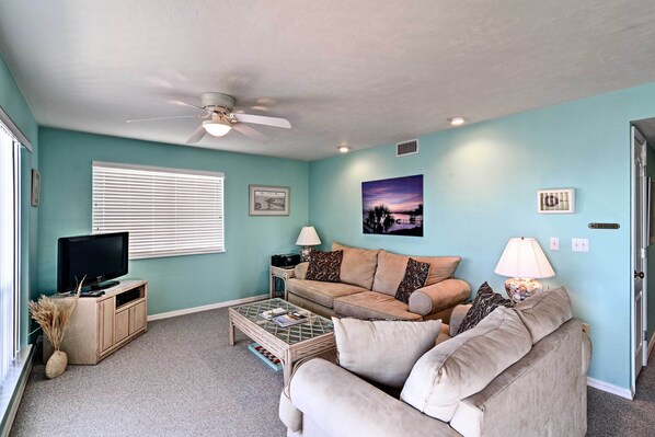 Apartment (2 Bedrooms) | Interior - Beachfront Cedar Key Condo w/ Pool, Spa & Views! (Cedar Key)