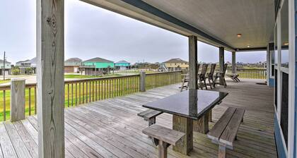Walk to Beach: Coastal Home in Port Bolivar!