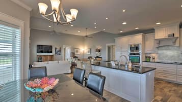 House (3 Bedrooms) | Interior