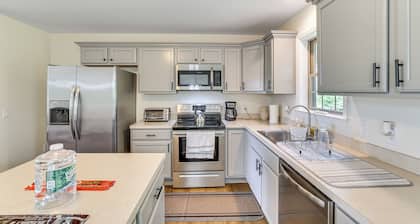 Pet-friendly Lebanon House w/ Lake Access!