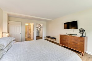 House (3 Bedrooms) | Interior - Pet-friendly Lebanon House w/ Lake Access! (Lebanon)