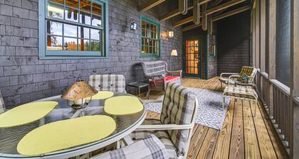 Lakefront Escape w/ Deck & Kayaks in Lovell!