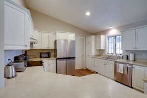 獨棟房屋 (4 Bedrooms) | 私人廚房 | 微波爐、烤箱、爐台、洗碗機