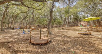 'inn the Woods' Family Cabin w/ Hot Tub & Fire Pit