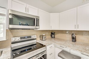 Interior - Sunny PCB Studio, 2 Min Walk To Laguna Beach! (Panama City Beach)