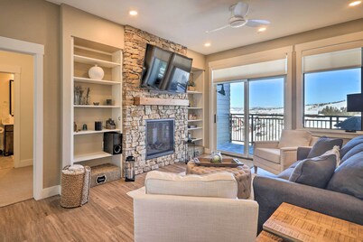 Condo w/ View - 1 Block to Main St - 4 Mi to Ski!