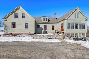 House (4 Bedrooms) | Exterior