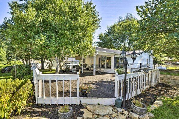 Exterior - Horse-friendly Alabama Home-away-from-home! (New Market)