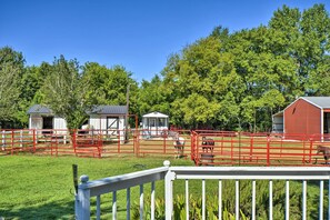 Property grounds - Horse-friendly Alabama Home-away-from-home! (New Market)