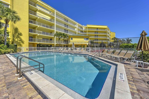 Apartment (1 Bedroom) | Pool | Outdoor pool